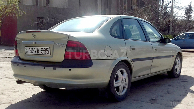 Opel Vectra 1995, 260,000 km - 1.8 l - Bakı