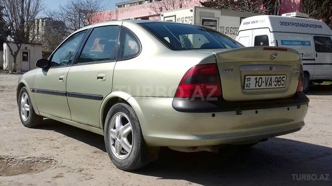 Opel Vectra 1995, 260,000 km - 1.8 l - Bakı