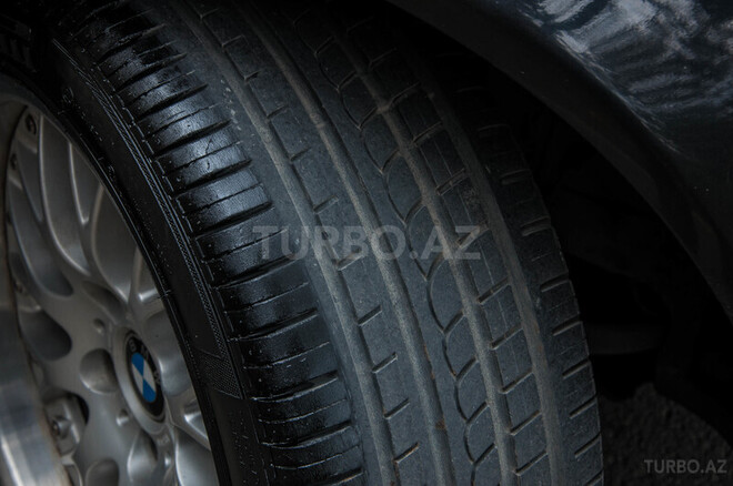 BMW 528 1998, 185,000 km - 2.8 л - 