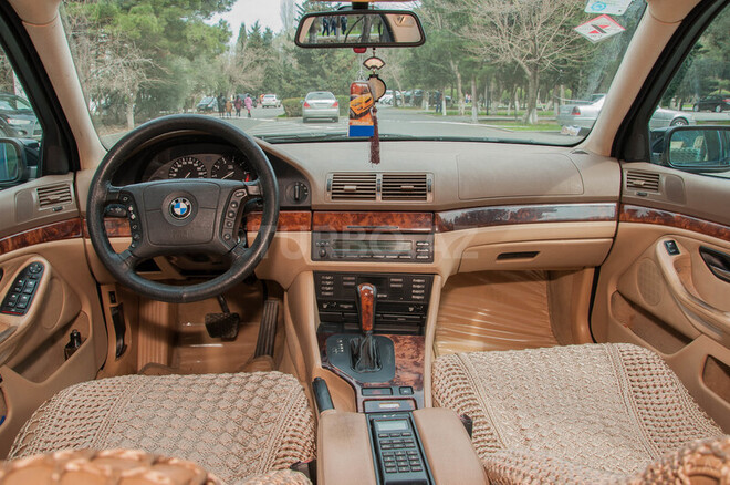 BMW 528 1998, 185,000 km - 2.8 л - 
