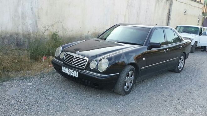 Mercedes E 240 1998, 300,000 km - 2.4 л - Quba