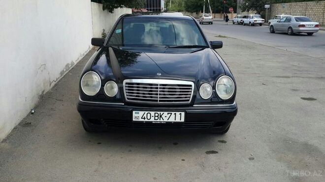 Mercedes E 240 1998, 300,000 km - 2.4 л - Quba