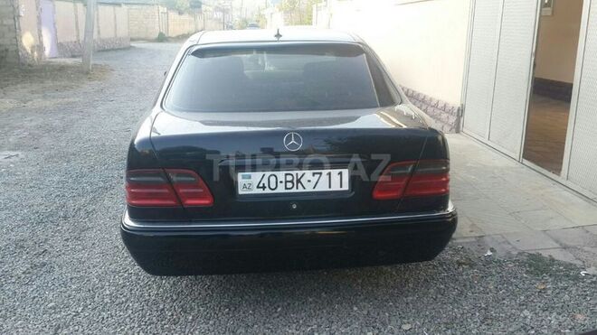 Mercedes E 240 1998, 300,000 km - 2.4 л - Quba