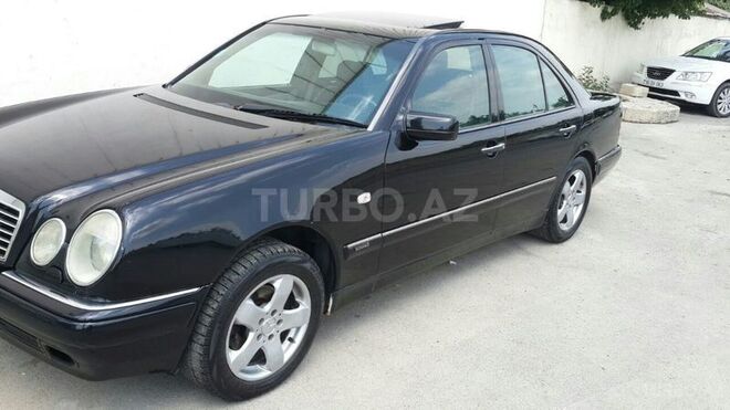 Mercedes E 240 1998, 300,000 km - 2.4 л - Quba
