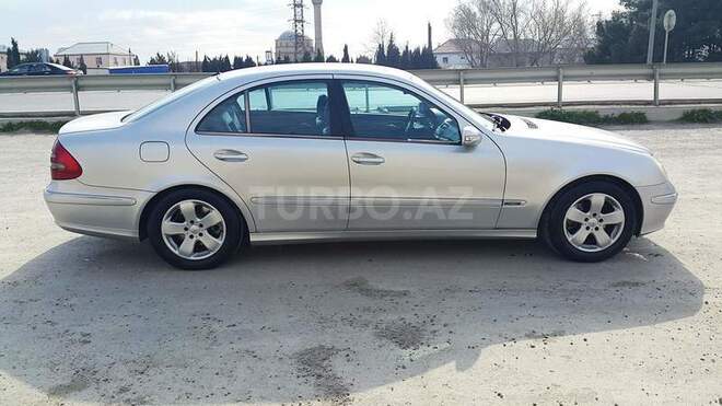 Mercedes E 220 2003, 267,000 km - 2.2 л - Bakı