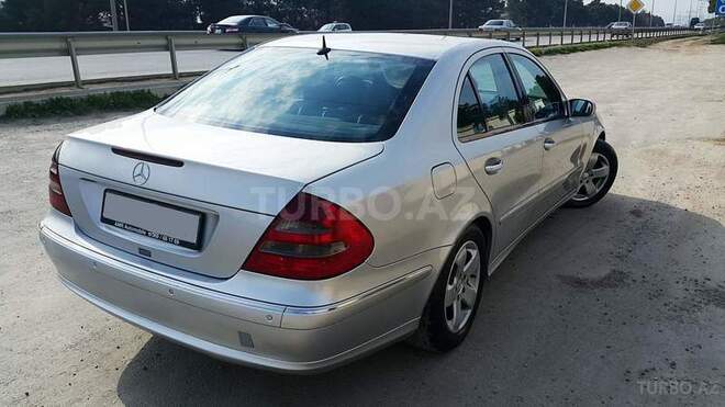 Mercedes E 220 2003, 267,000 km - 2.2 л - Bakı