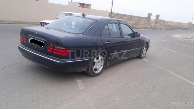 Mercedes E 270 2001, 255,500 km - 2.7 l - Bakı