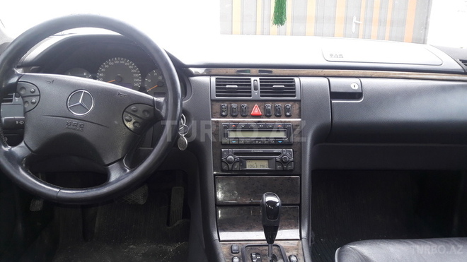 Mercedes E 270 2001, 255,500 km - 2.7 l - Bakı