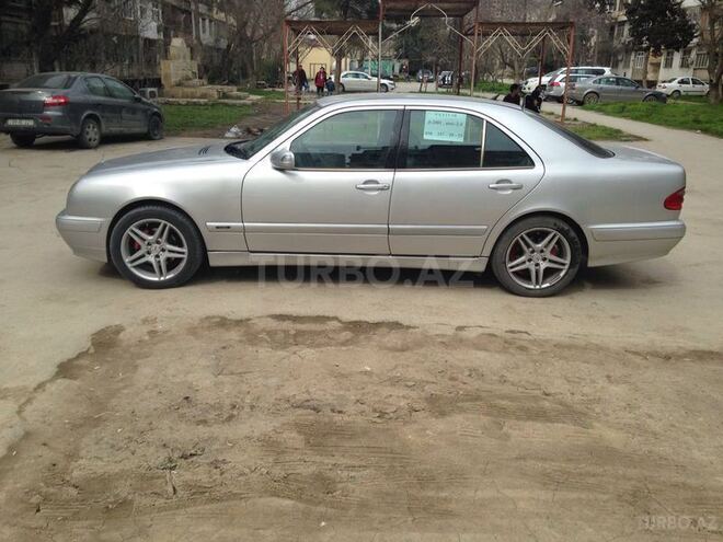 Mercedes E 240 2001, 259,000 km - 2.4 l - Bakı