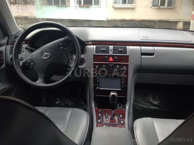Mercedes E 240 2001, 259,000 km - 2.4 l - Bakı