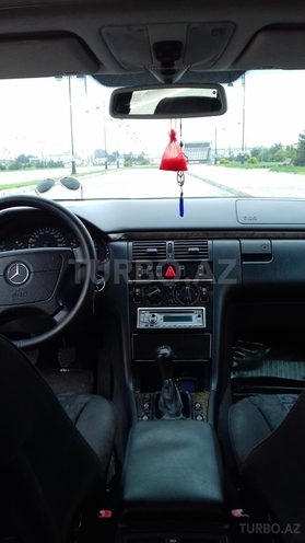 Mercedes E 240 1999, 191,200 km - 2.4 л - Bakı