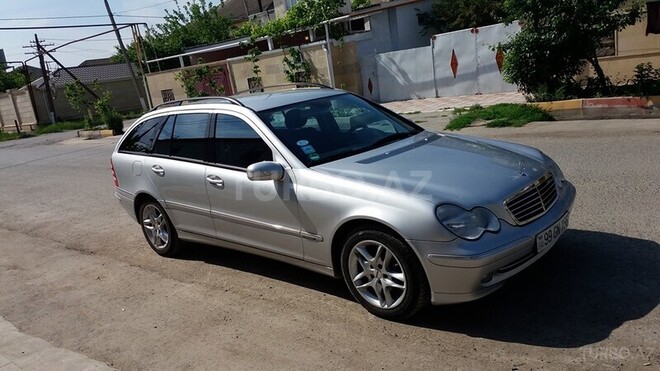 Mercedes C 180 2002, 219,000 km - 2.0 l - Salyan
