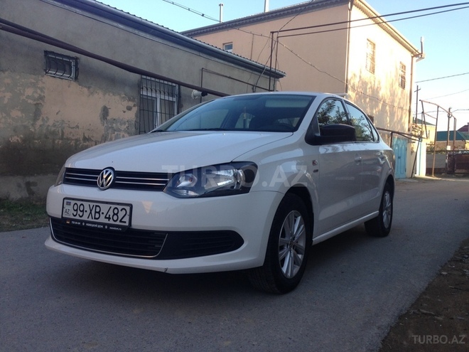 Volkswagen Polo 2013, 64,000 km - 1.6 l - Sumqayıt