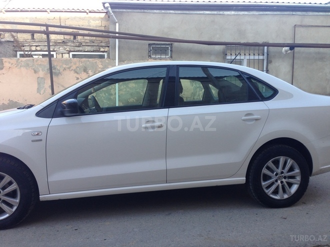 Volkswagen Polo 2013, 64,000 km - 1.6 l - Sumqayıt