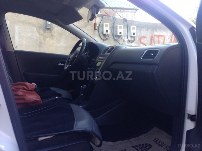 Volkswagen Polo 2013, 64,000 km - 1.6 l - Sumqayıt