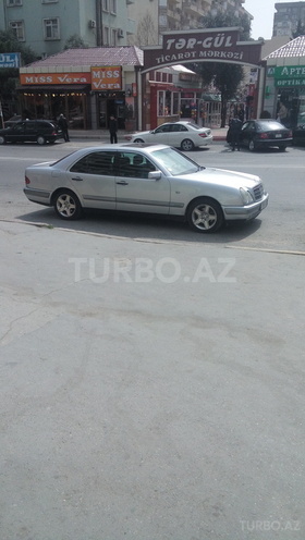 Mercedes E 230 1995, 403,000 km - 2.3 l - Bakı