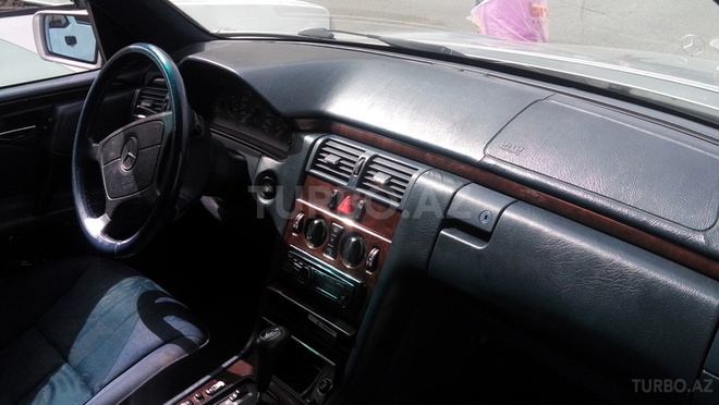 Mercedes E 230 1995, 403,000 km - 2.3 l - Bakı