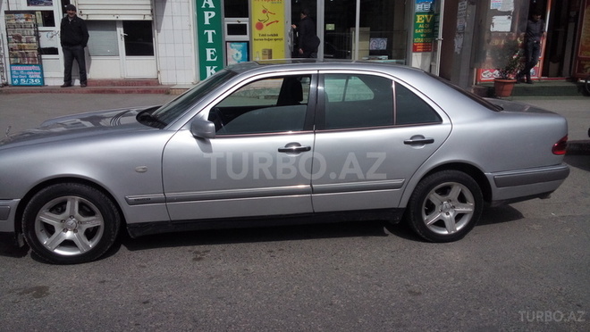 Mercedes E 230 1995, 403,000 km - 2.3 l - Bakı