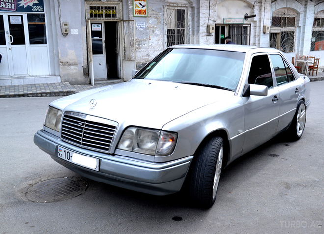Mercedes E 220 1995, 430,000 km - 2.2 l - Şəki