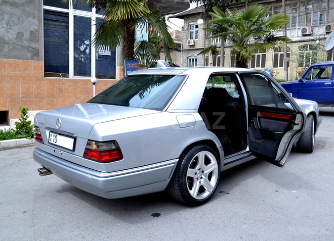 Mercedes E 220 1995, 430,000 km - 2.2 l - Şəki