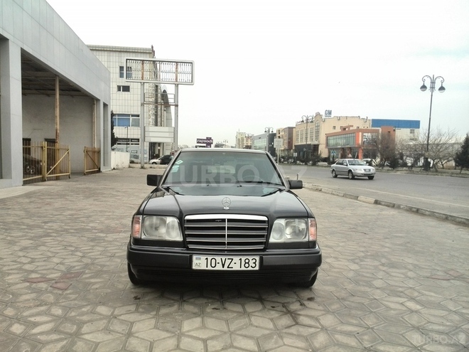 Mercedes E 300 1995, 260,000 km - 3.0 л - Bakı