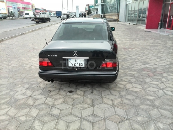 Mercedes E 300 1995, 260,000 km - 3.0 л - Bakı
