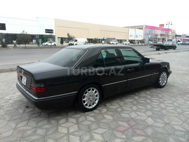 Mercedes E 300 1995, 260,000 km - 3.0 л - Bakı