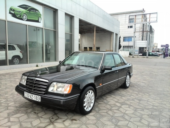 Mercedes E 300 1995, 260,000 km - 3.0 л - Bakı