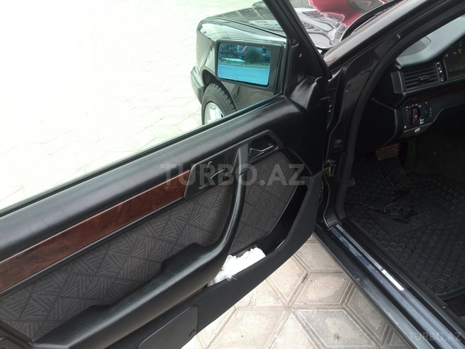 Mercedes E 300 1995, 260,000 km - 3.0 л - Bakı
