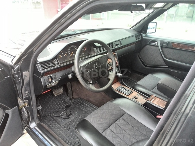 Mercedes E 300 1995, 260,000 km - 3.0 л - Bakı