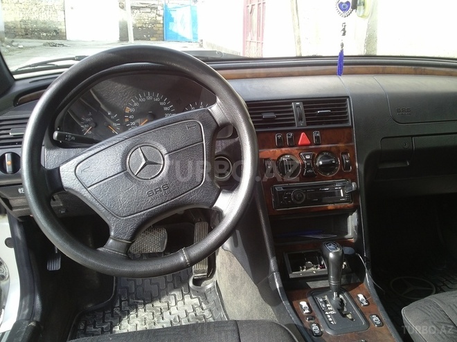 Mercedes C 200 1997, 185,000 km - 2.0 l - Ucar