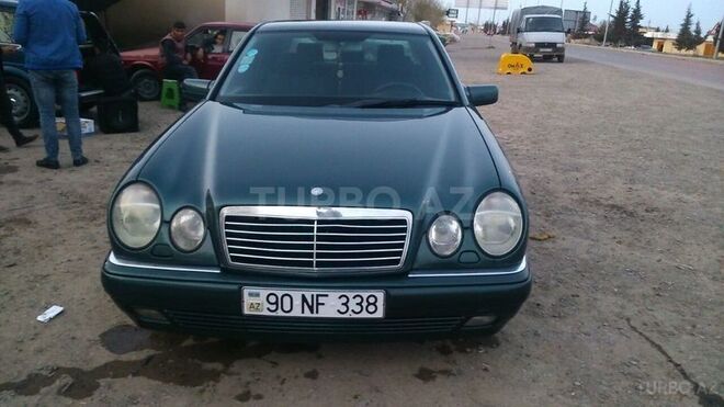 Mercedes E 220 1999, 284,000 km - 2.2 l - Saatlı