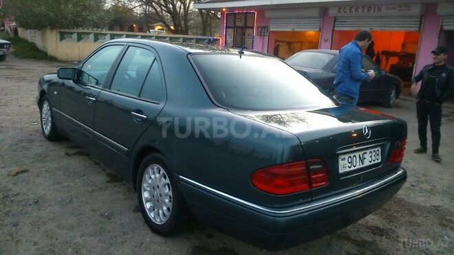 Mercedes E 220 1999, 284,000 km - 2.2 l - Saatlı