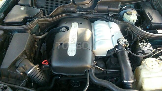 Mercedes E 220 1999, 284,000 km - 2.2 l - Saatlı