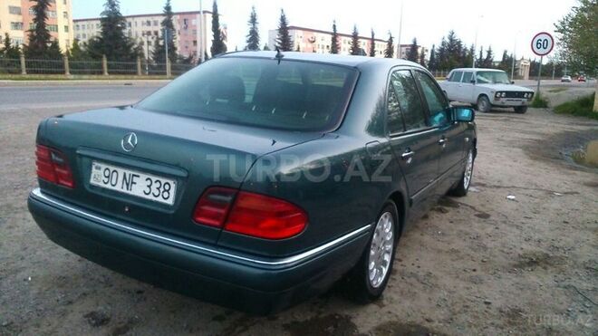 Mercedes E 220 1999, 284,000 km - 2.2 l - Saatlı