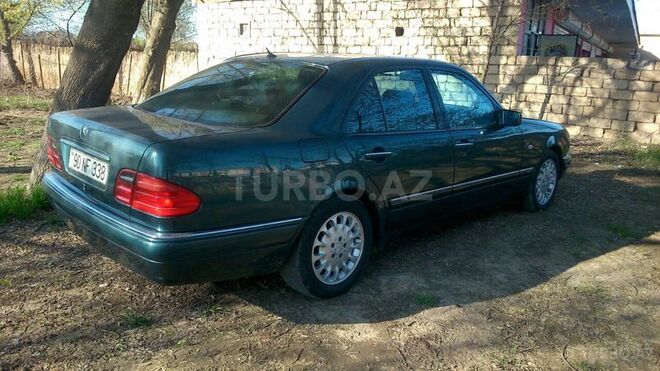 Mercedes E 220 1999, 284,000 km - 2.2 l - Saatlı