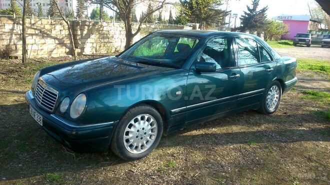 Mercedes E 220 1999, 284,000 km - 2.2 l - Saatlı