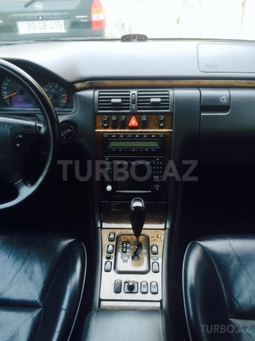 Mercedes E 320 2001, 198,000 km - 3.2 l - Bakı