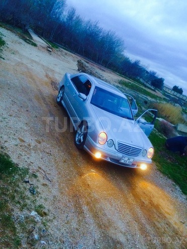 Mercedes E 320 2001, 198,000 km - 3.2 l - Bakı