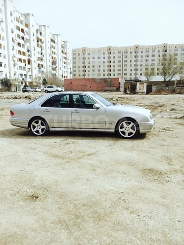 Mercedes E 320 2001, 198,000 km - 3.2 l - Bakı