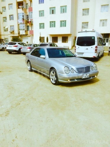 Mercedes E 320 2001, 198,000 km - 3.2 l - Bakı