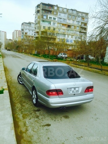 Mercedes E 320 2001, 198,000 km - 3.2 l - Bakı