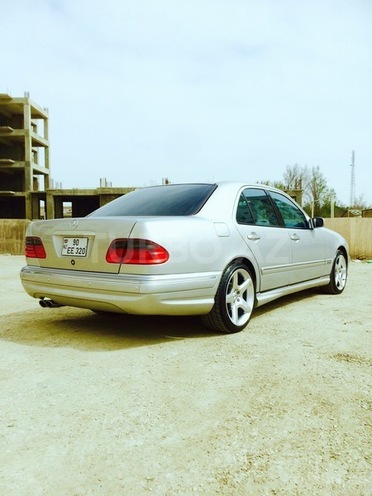 Mercedes E 320 2001, 198,000 km - 3.2 l - Bakı
