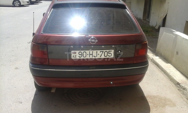 Opel Astra 1996, 250,000 km - 1.6 л - Xudat