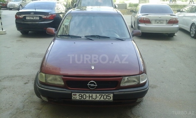 Opel Astra 1996, 250,000 km - 1.6 л - Xudat