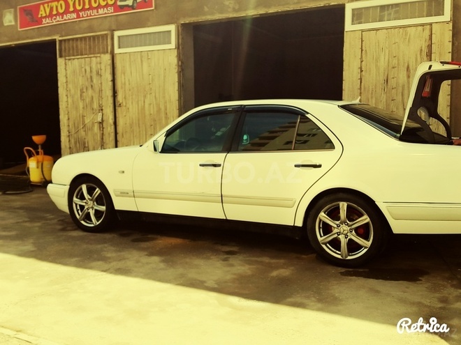 Mercedes E 230 1995, 334,599 km - 2.3 l - Bakı