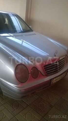 Mercedes E 270 2001, 156,000 km - 2.7 l - Bakı