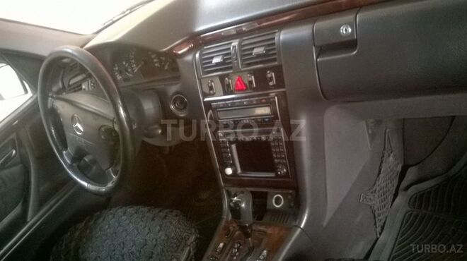 Mercedes E 270 2001, 156,000 km - 2.7 l - Bakı