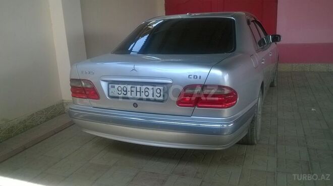 Mercedes E 270 2001, 156,000 km - 2.7 l - Bakı