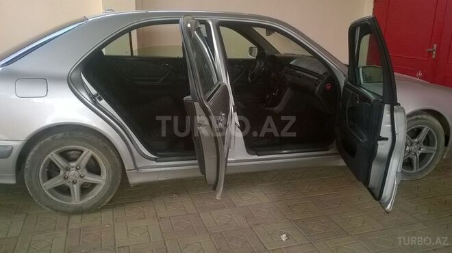 Mercedes E 270 2001, 156,000 km - 2.7 l - Bakı